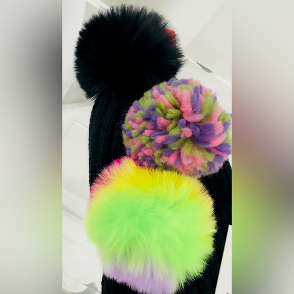 BP by Nordstrom- Black Knit Beanie with 3 interchangeable Faux Fur Pom’s O/S NWT - Picture 5 of 6